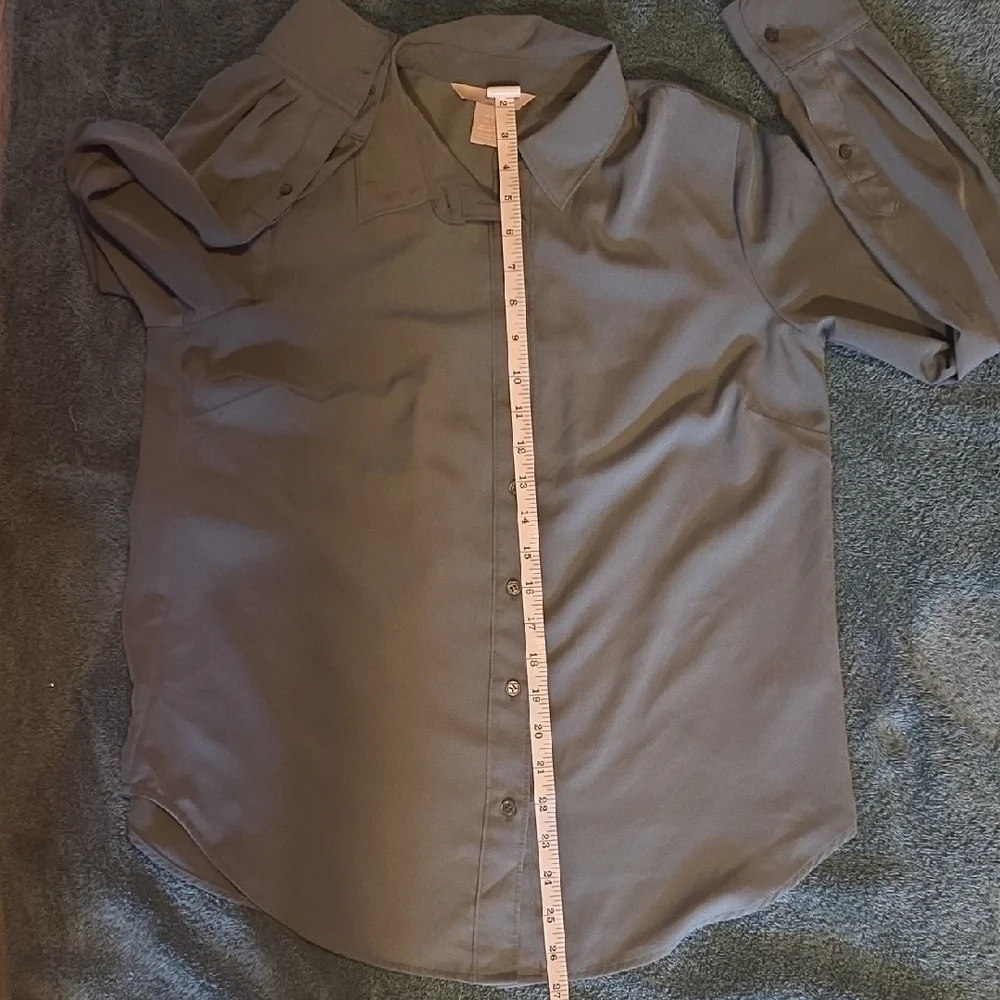 H&M Green Button-Up Blouse - Picture 6 of 6